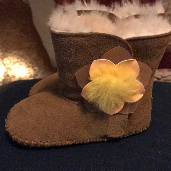 Ugg Cassie Cactus Flower Boots - Picture 1 of 4